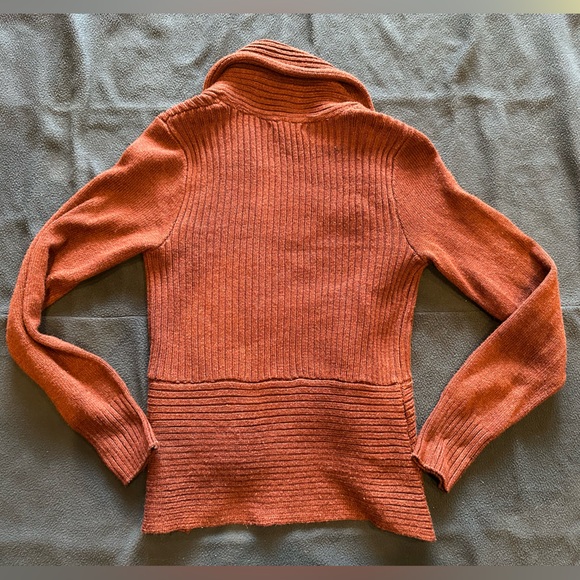 XS - H&M Burgundy Cardigan - Picture 4 of 9